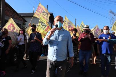 O candidato a prefeito da coligação Caxias Pra Frente (PT, PCdoB e PSOL), Pepe Vargas, visitou na terça-feira (17) o bairro Belo Horizonte e a Associação dos Recicladores do Bairro Centenário.<!-- NICAID(14646314) -->