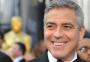 George Clooney lê tuítes de brasileiros em ação de "O Céu da Meia-Noite"