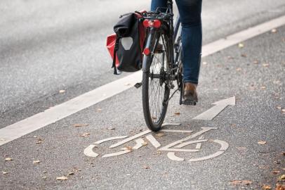  PORTO ALEGRE, RS, BRASIL, 26/09/2017- Bicicleta, ciclovia, bike, esporte Foto: Kara /stock.adobe.comIndexador: GUEVEN PURTULFonte: 174716467<!-- NICAID(14531783) -->