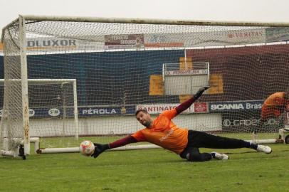 Goleiro do Caxias, Marcelo Pitol realiza treinamento no Estádio Centenário.<!-- NICAID(14624773) -->