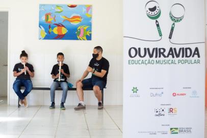  Ao lado de maestro e músicos profissionais, crianças da periferia gravam clipe como apresentação de fim de ano na Capital.Devido a pandemia, show será gravado em associação, e veiculado nas redes sociais do Projeto Ouviravida - Educação Musical Popular.  Foto: Sofia Cortese / DivulgaçãoIndexador: Sofia Cortese<!-- NICAID(14647605) -->