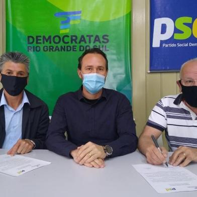 Em carta à população caxiense, a executiva do Democratas e PSD, juntamente com os candidatosVinicius Ribeiro e Kiko Girardi, oficializaram nessa quinta-feira (19/11) apoio à coligação que concorre àprefeitura de Caxias do Sul<!-- NICAID(14647778) -->