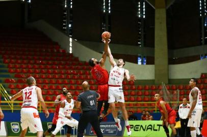 Caxias Basquete foi derrotado pelo Paulistano no NBB 2020<!-- NICAID(14650116) -->