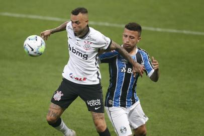 CORINTHIANS X GRÊMIOSP - BRASILEIRÃO/CORINTHIANS X GRÊMIO - ESPORTES -  Luan (e), do Corinthians, disputa lance com Matheus Henrique, do Grêmio, durante partida   válida pela 22ª rodada do Campeonato Brasileiro 2020, realizada na Neo Química Arena, na   zona leste de São Paulo, neste domingo (22).   22/11/2020 - Foto: FERNANDO ROBERTO/UAI FOTO/ESTADÃO CONTEÚDOEditoria: ESPORTESLocal: SÃO PAULOIndexador: FERNANDO ROBERTOFonte: UAI FotoFotógrafo: UAI FOTO<!-- NICAID(14650281) -->