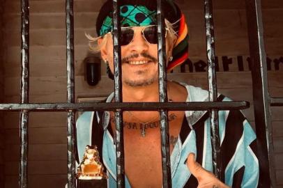 Johnny Depp envia foto atrás das grades ao 28º Festival EnergaCamerimage<!-- NICAID(14650816) -->