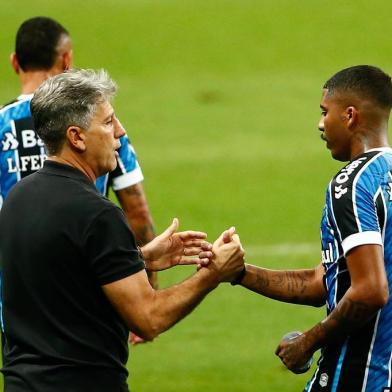 PORTO ALEGRE, RS, BRASIL - 14/11/2020Grêmio recebe o Ceará em partida pelo Campeonato Brasileiro 2020. Renato Portaluppi e Jean PyerreIndexador: Felix Zucco<!-- NICAID(14643402) -->