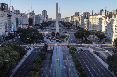 (FILES) This file picture taken on March 20, 2020 shows an aerial view of the empty 9 de Julio avenue in Buenos Aires. - Argentina has registered more than 100,000 COVID-19 cases, its Ministry of Health said on July 12, 2020, despite the Buenos Aires area -- the countrys coronavirus hot spot -- being under extended shutdown. The country now has recorded 1,845 deaths from the pandemic with 100,153 positive cases and almost 43,000 people recovered. (Photo by Ronaldo SCHEMIDT / AFP)<!-- NICAID(14546282) -->