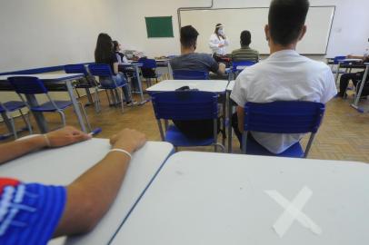  CAXIAS DO SUL, RS, BRASIL, 28/10/2020 - A liminar obtida pelo Cpers sindicato, que representa os professores da rede estadual de ensino, fez com que algumas escolas optassem por não voltar às aulas presenciais em Caxias do Sul. A manhã desta quarta-feira (28) foi marcada pelo retorno de nove instituições de ensino consultadas pela reportagem, mas pela ausência de alunos em outras cinco. (Marcelo Casagrande/Agência RBS)<!-- NICAID(14628107) -->