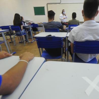  CAXIAS DO SUL, RS, BRASIL, 28/10/2020 - A liminar obtida pelo Cpers sindicato, que representa os professores da rede estadual de ensino, fez com que algumas escolas optassem por não voltar às aulas presenciais em Caxias do Sul. A manhã desta quarta-feira (28) foi marcada pelo retorno de nove instituições de ensino consultadas pela reportagem, mas pela ausência de alunos em outras cinco. (Marcelo Casagrande/Agência RBS)<!-- NICAID(14628107) -->