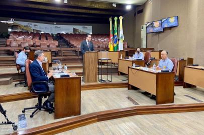 debate entre Adiló Didomenico (PSDB) e Pepe Vargas (PT) na Câmara de Vereadores<!-- NICAID(14651037) -->