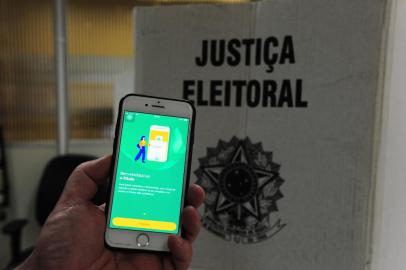  CAXIAS DO SUL, RS, BRASIL, 23/10/2020. Eleições 2020 - Aplicativos da Justiça eleitoral, e-título (título digital) e Pardal (denúncias de propaganda irregular). (Porthus Junior/Agência RBS)<!-- NICAID(14624672) -->