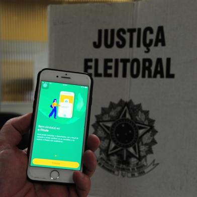  CAXIAS DO SUL, RS, BRASIL, 23/10/2020. Eleições 2020 - Aplicativos da Justiça eleitoral, e-título (título digital) e Pardal (denúncias de propaganda irregular). (Porthus Junior/Agência RBS)<!-- NICAID(14624672) -->