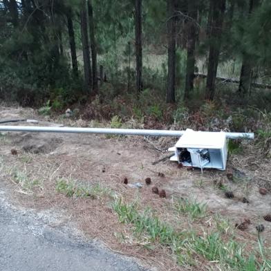 Pardal na RS-030 foi vandalizado em Tramandaí