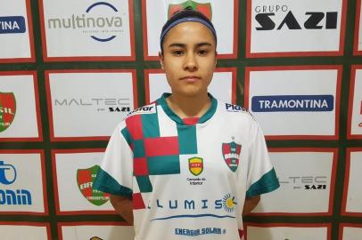 O Brasil de Farroupilha anunciou, nesta terça-feira (24), a contratação da atleta Fran Gaúcha, 22 anos, para a disputa do Gauchão Feminino. Natural de Uruguaiana, ela atua como volante, lateral e meio-campista.<!-- NICAID(14652298) -->