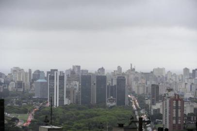  PORTO ALEGRE, RS, BRASIL, 30/10/2019-  Previsão do tempo em Porto Alegre, nesta Quarta Feira.(FOTOGRAFO: RONALDO BERNARDI / AGENCIA RBS)<!-- NICAID(14308528) -->