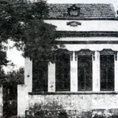  Construída pela família de Alfredo Rodrigues Teixeira, a casa é um símbolo do antigo Areal da Baronesa e patrimônio da Capital.<!-- NICAID(14651991) -->