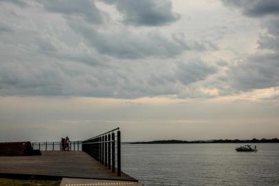  PORTO ALEGRE, RS, BRASIL - 25.11.2020 - Clima tempo na Capital. (Foto: Marco Favero/Agencia RBS)<!-- NICAID(14652522) -->