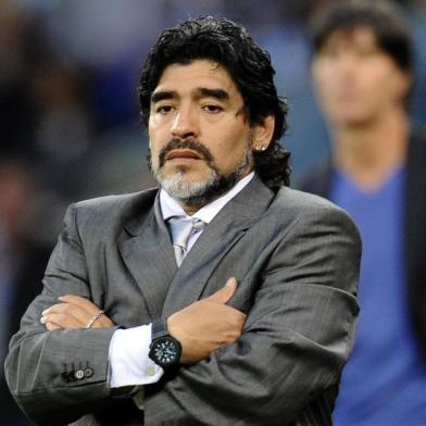 FBL-WC2010-MATCH59-ARG-GERArgentinas coach Diego Maradona and Germanys coach Joachim Loew (R) watch the actions during the 2010 World Cup quarter-final match Argentina vs. Germany on July 3, 2010 at Green Point stadium in Cape Town. Germany defeated Argentina 4-0. NO PUSH TO MOBILE / MOBILE USE SOLELY WITHIN EDITORIAL ARTICLE - AFP PHOTO / DANIEL GARCIA (Photo by DANIEL GARCIA / AFP)Editoria: SPOLocal: Cape TownIndexador: DANIEL GARCIASecao: soccerFonte: AFP<!-- NICAID(14652820) -->