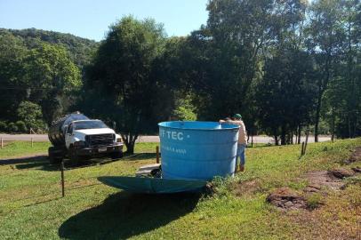 TENENTE PORTELA, RS, BRASIL - 26/11/2020: Prefeitura de Tenente Portela enche caixas dágua de moradores do interior atingidos pela estiagem<!-- NICAID(14653216) -->