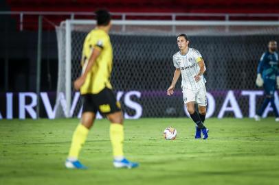 Gremio x Guarani-PYRS - FUTEBOL/CONMEBOL LIBERTADORES 2020 /GREMIO X GUARANI-PY - ESPORTES - Lance da partida entre Guarani do Paraguai e Gremio disputada na noite desta quinta-feira, no Estádio Defensores Del Chaco, em Assunção, Paraguai, valida pela Conmebol Libertadores 2020. FOTO: LUCAS UEBEL/GREMIO FBPAEditoria: SPOLocal: AssunÃ§Ã£oIndexador: Lucas UebelSecao: futebolFonte: Gremio.netFotógrafo: Gremio x Guarani-PY<!-- NICAID(14654012) -->