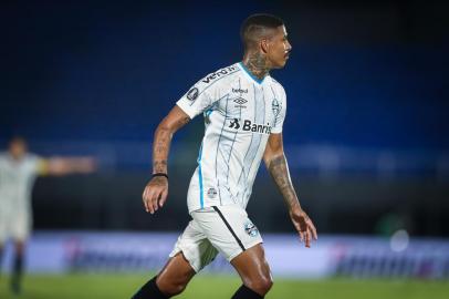 Gremio x Guarani-PYRS - FUTEBOL/CONMEBOL LIBERTADORES 2020 /GREMIO X GUARANI-PY - ESPORTES - Lance da partida entre Guarani do Paraguai e Gremio disputada na noite desta quinta-feira, no Estádio Defensores Del Chaco, em Assunção, Paraguai, valida pela Conmebol Libertadores 2020. FOTO: LUCAS UEBEL/GREMIO FBPAEditoria: SPOLocal: AssunÃ§Ã£oIndexador: Lucas UebelSecao: futebolFonte: Gremio.netFotógrafo: Gremio x Guarani-PY<!-- NICAID(14654072) -->