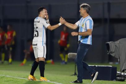  Brazils Gremio Pepe (L) celebrates with Brazils Gremio coach Renato Gaucho after scoring against Paraguays Guarani during their closed-door Copa Libertadores round before the quarterfinals football match at the Defensores del Chaco stadium in Asuncion, on November 26, 2020. (Photo by Nathalia Aguilar / POOL / AFP)Editoria: SPOLocal: AsuncionIndexador: NATHALIA AGUILARSecao: soccerFonte: POOLFotógrafo: STR<!-- NICAID(14654103) -->