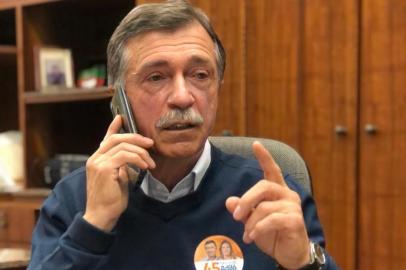 Candidato a prefeito de Caxias do Sul Adiló Didomenico (PSDB) durante entrevista por telefone à Rádio Gaúcha Serra nesta quarta-feira (28).<!-- NICAID(14627698) -->