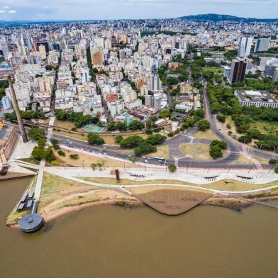  PORTO ALEGRE, RS, BRASIL, 09/01/2019  : expectativa x realidade da Orla. Novas imagens no mesmo ângulo dos croquis divulgados na época das obras. (Omar Freitas/Agência RBS)Local: Lagoa Dos Patos<!-- NICAID(13908252) -->