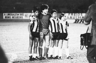 Diego Maradona no jogo Grêmio X Argentino Juniores no dia 26/06/1980  em Porto Alegre.ENVELOPE:142632CAIXA: 706PASTA:534422<!-- NICAID(5504453) -->