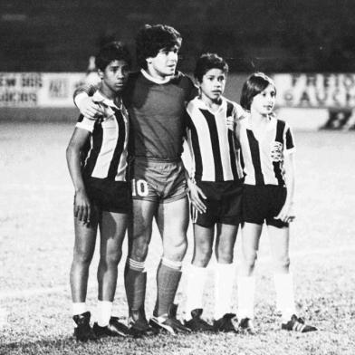 Diego Maradona no jogo Grêmio X Argentino Juniores no dia 26/06/1980  em Porto Alegre.ENVELOPE:142632CAIXA: 706PASTA:534422<!-- NICAID(5504453) -->