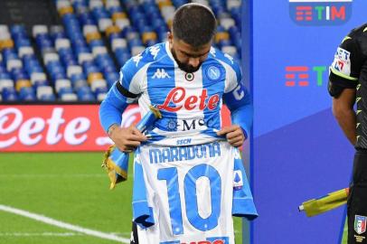  Homenagem para Maradona antes do jogo entre Napoli x Roma, no Estádio San Paolo.<!-- NICAID(14655949) -->