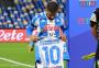 Uniforme argentino e aplausos: as homenagens do Napoli no primeiro domingo de futebol sem Maradona