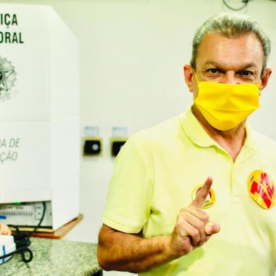 SEGUNDO TURNO EM FORTALEZACE - ELEIÇÕES/FORTALEZA - POLÍTICA - Neste domingo (29), eleitores vão decidir o segundo turno na disputa pela prefeitura de Fortaleza, entre Sarto (PDT) e Capitão Wagner (Pros). Na foto, candidato Sarto. 29/11/2020 - Foto: LUCAS MOURA/FOTOARENA/FOTOARENA/ESTADÃO CONTEÚDOEditoria: POLÍTICALocal: FORTALEZAIndexador: LUCAS MOURAFonte: 1999956Fotógrafo: FOTOARENA<!-- NICAID(14656160) -->