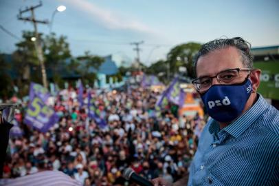  CANOAS, RS, BRASIL - 29.11.2020 - Festa de Jairo Jorge (PSD) em Canoas. (Foto: Marco Favero/Agencia RBS)<!-- NICAID(14656195) -->