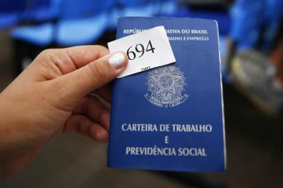  PORTO ALEGRE, RS, BRASIL, 02-01-2019: Grande movimento de trabalhadores em busca de emprego no primeiro dia útil do ano, na agência do SINE em Porto Alegre (FOTO FÉLIX ZUCCO/AGÊNCIA RBS, Editoria de Notícias).<!-- NICAID(13898017) -->