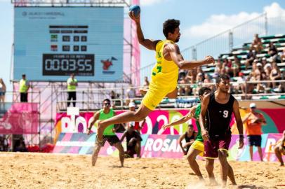 18.03.2019 - Jogos Sul-Americanos de Praia RosÃ¡rio 2019 - SeleÃ§Ã£o masculina de handebol de praia no Ãºltimo jogo da fase de grupos contra a Venezuela.<!-- NICAID(14631180) -->