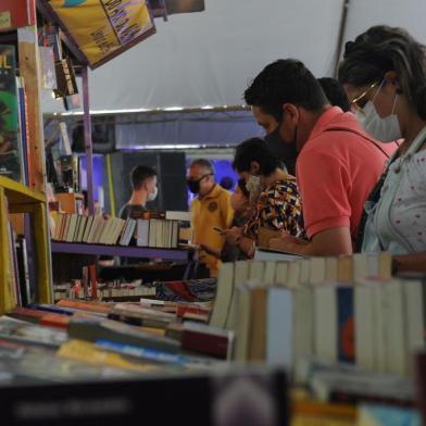  CAXIAS DO SUL, RS, BRASIL, 29/11/2020 - Fotos de movimento na feira do livro. (Marcelo Casagrande/Agência RBS)<!-- NICAID(14655867) -->