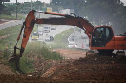  GRAVATAI, RS, BRASIL, 30-11-2020: Obras de duplicacao da RS-118, trecho de 22 quilometros entre a BR-116 e a BR-290, a Freeway, entre Sapucaia do Sul e Gravatai.  (Foto: Mateus Bruxel / Agencia RBS)Indexador: Mateus Bruxel<!-- NICAID(14656790) -->