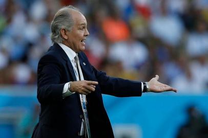 491717433Argentinas coach Alejandro Sabella reacts during the final football match between Germany and Argentina for the FIFA World Cup at The Maracana Stadium in Rio de Janeiro on July 13, 2014. AFP PHOTO / ADRIAN DENNIS Argentinas forward and captain Lionel Messi vies with Germanys midfielder Bastian Schweinsteiger (R) during the 2014 FIFA World Cup final football match between Germany and Argentina at the Maracana Stadium in Rio de Janeiro on July 13, 2014.  AFP PHOTO / JUAN MABROMATA Germanys midfielder Christoph Kramer (R) tackles Argentinas midfielder Javier Mascherano during the final football match between Germany and Argentina for the FIFA World Cup at The Maracana Stadium in Rio de Janeiro on July 13, 2014. AFP PHOTO / GABRIEL BOUYSEditoria: SPOLocal: Rio de JaneiroIndexador: ADRIAN DENNISSecao: SoccerFonte: AFPFotógrafo: STF<!-- NICAID(10667343) -->