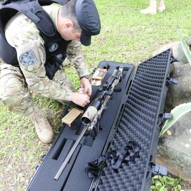  BRASIL,SC,2020,11,02.Gupamento Aéreo saindo para fazer buscas aos assaltante do Banco Brasil,em Cricíuma,eronave equipada com atiradores de elite e um sniper.(RONALDO BERNARDI/AGENCIA RBS).<!-- NICAID(14658404) -->