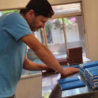 André Passow faz os chocolates da Magian Cacao nos fundos de sua casa<!-- NICAID(14658719) -->