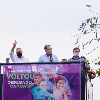 O prefeito eleito de Canoas, Jairo Jorge, circulou pelas ruas do bairro Rio Branco, onde nasceu, para agradecer aos eleitores pela confiança. No caminhão de som usado na campanha, uma fixa na cor lilás dizia ¿??O prefeito presente voltou. Obrigado, Canoas!¿??.