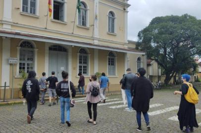 Artistas manifestam descontentamento em frente à Secretaria da Cultura de Caxias<!-- NICAID(14659540) -->