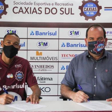 Caxias acerta contratação do zagueiro Renato, 31 anos<!-- NICAID(14659967) -->