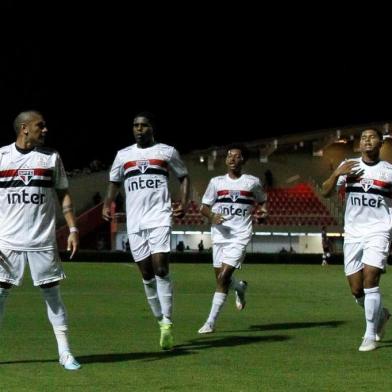 futebol, São Paulo, Goiás, Brasileirão<!-- NICAID(14660270) -->