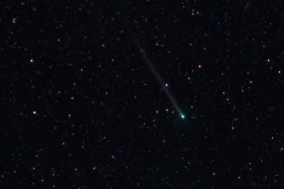 Cometa Erasmus fotografado pelo gaúcho Gabriel Zaparolli em Torres. Configurações da captura:Canon T5i + Canon 85mm F/1.8Compilação de mais de 137 fotos de 3s cadaISO 3200  F/1.8  525s expo total.<!-- NICAID(14659981) -->