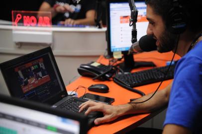  CAXIAS DO SUL, RS, BRASIL (29/03/2019)Show dos Esportes edição Gaúcha Serra com apresentação de Eduardo Costa e Renan Silveira. (Antonio Valiente/Agência RBS) CAXIAS DO SUL, RS, BRASIL (29/03/2019)Show dos Esportes edição Gaúcha Serra com apresentação de Eduardo Costa e Renan Silveira. Convidado atacante do SER Caxias Eliomar. (Antonio Valiente/Agência RBS)<!-- NICAID(14018002) -->