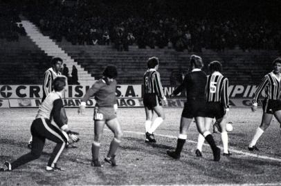  Jogo Grêmio 1x0 Argentino Juniors. Amistoso disputado no Estádio Olímpico em 26/06/1980. Diego Maradona.#Envelope: 142631#Fotógrafo: Luiz Ávila<!-- NICAID(14522569) -->