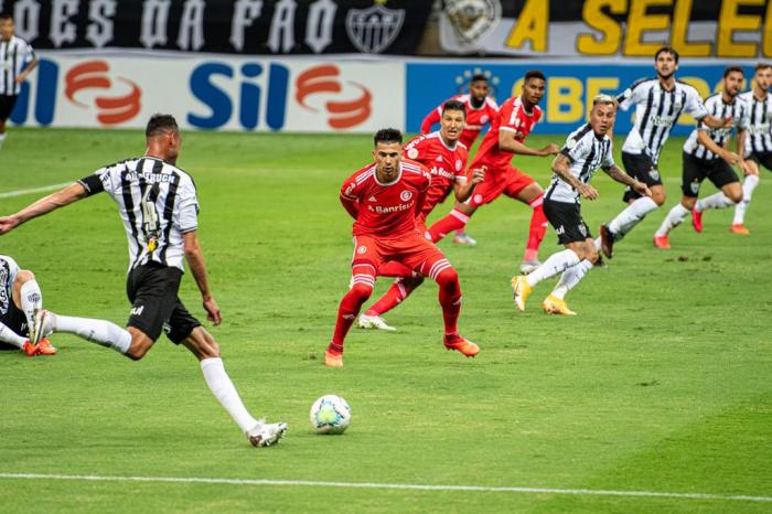 Brasileirão: times do G-4 empatam e seguem longe do líder