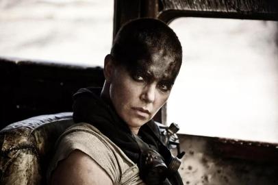 Mad Max: Estrada da Fúris (2015), com Charlize Theron<!-- NICAID(14662048) -->